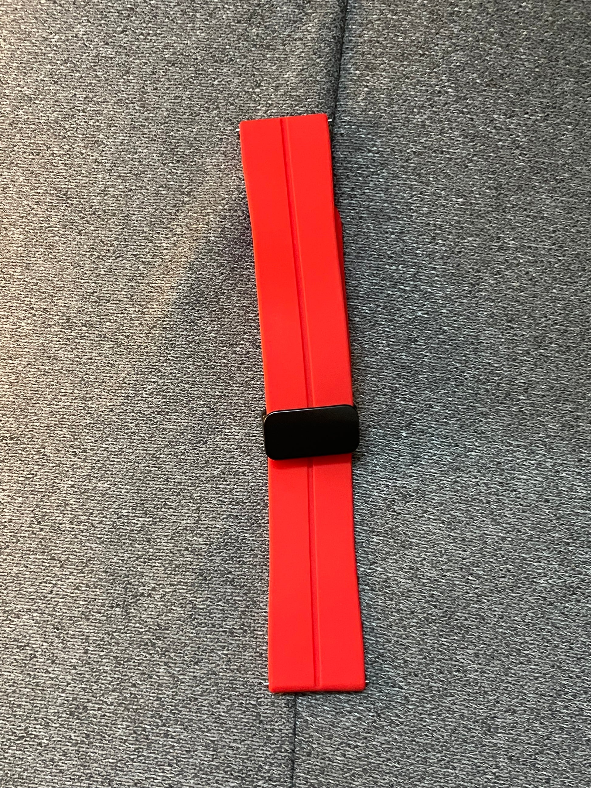 Red rubber watch strap with magnetic black deployment clasp and smooth sport-style finish – 20mm 22mm