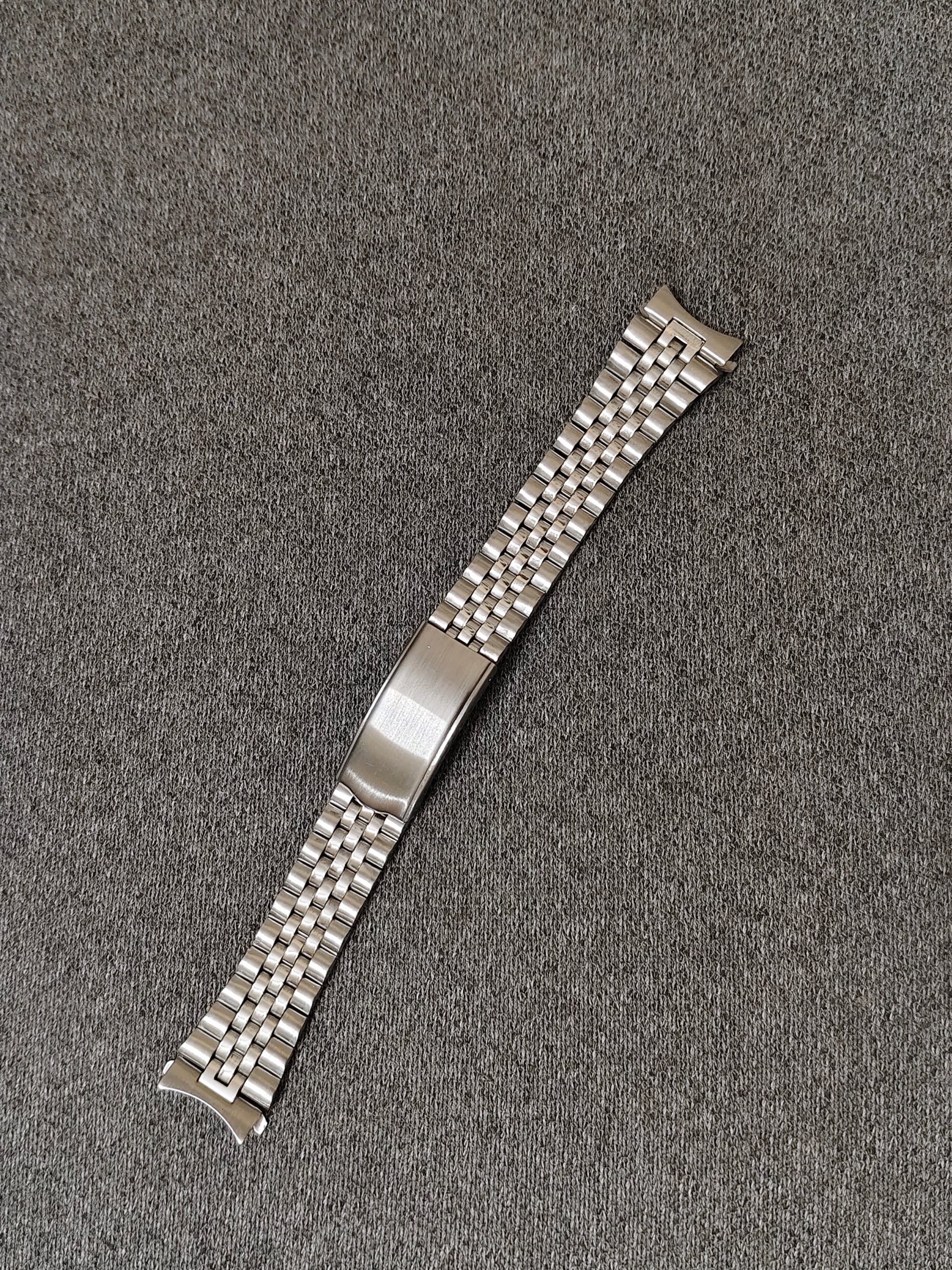 Curved End Stainless Steel Watch Strap – Brushed & Polished Jubilee Style Bracelet (18mm)
